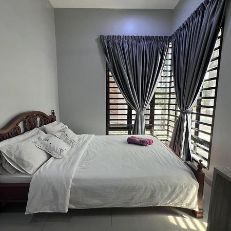 OYO 89873 Nurbayu Chalet Kuantan Bagian luar foto