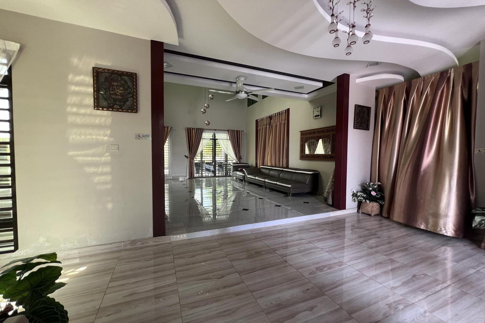 OYO 89873 Nurbayu Chalet Kuantan Bagian luar foto