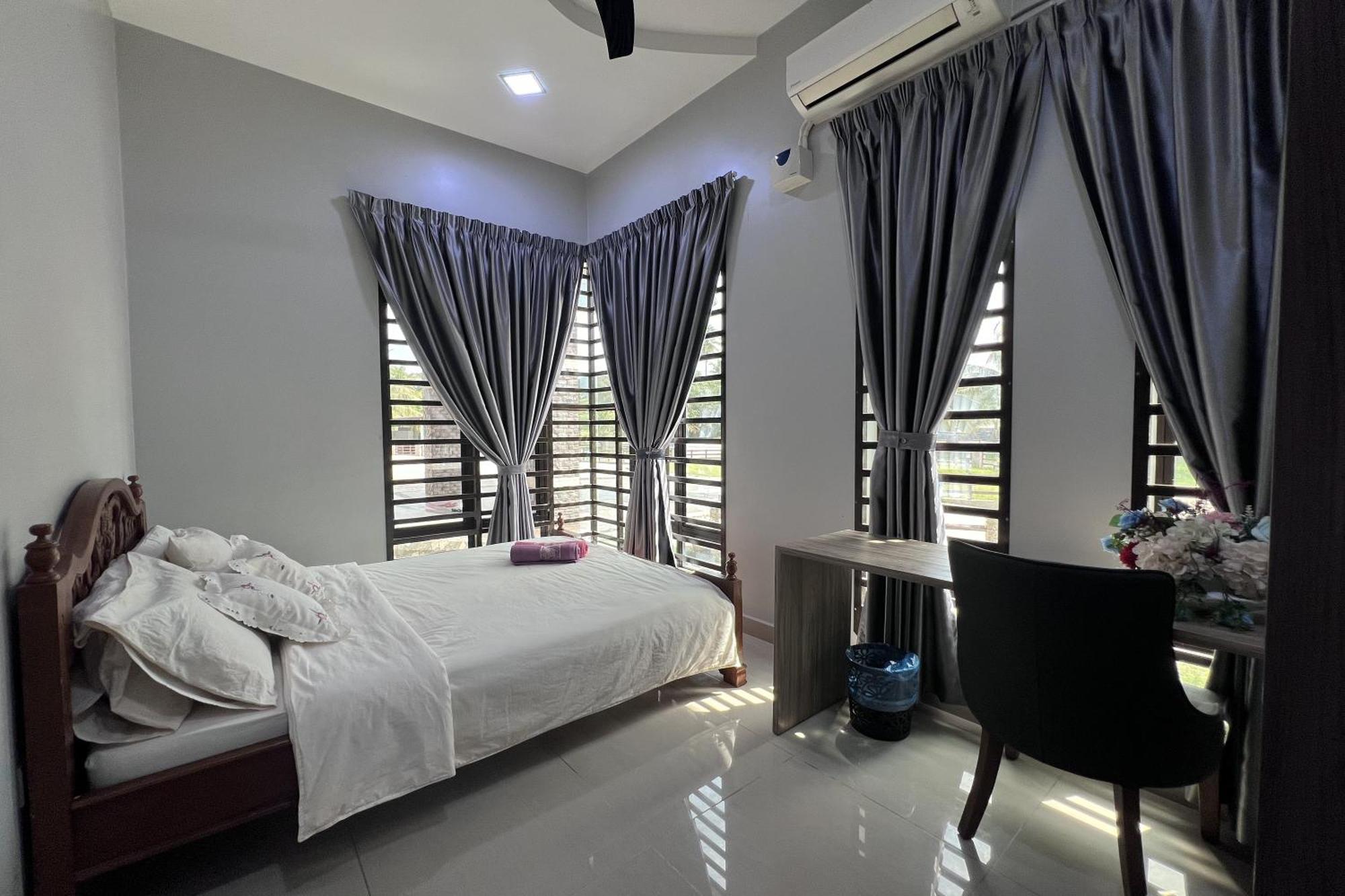 OYO 89873 Nurbayu Chalet Kuantan Bagian luar foto