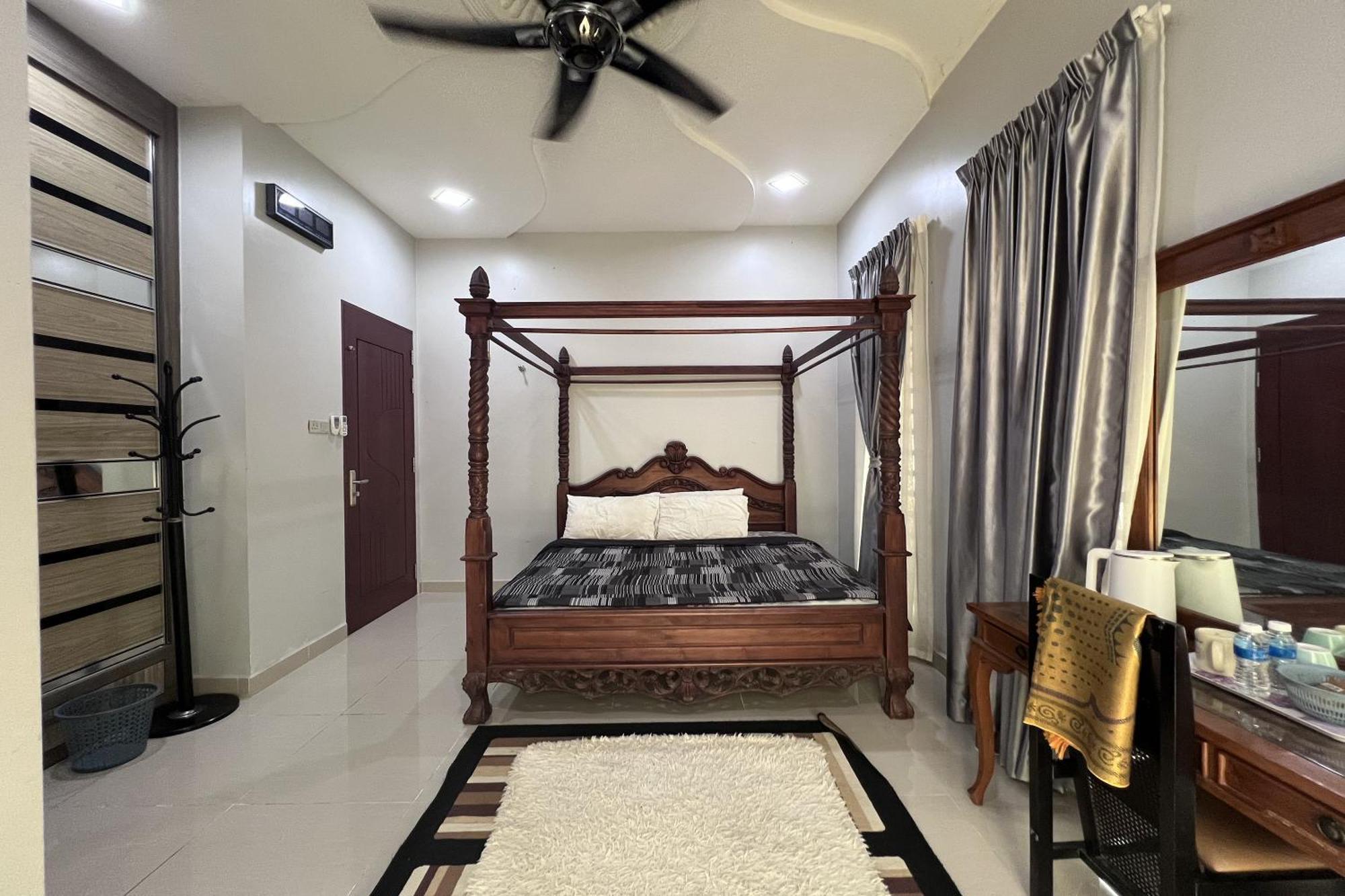 OYO 89873 Nurbayu Chalet Kuantan Bagian luar foto