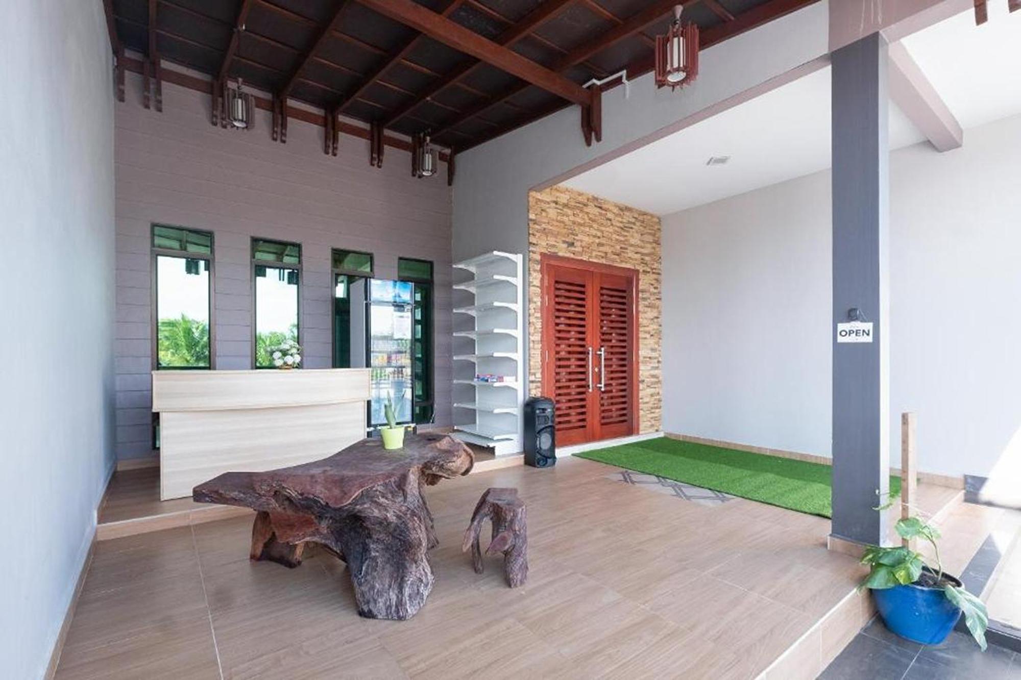 OYO 89873 Nurbayu Chalet Kuantan Bagian luar foto