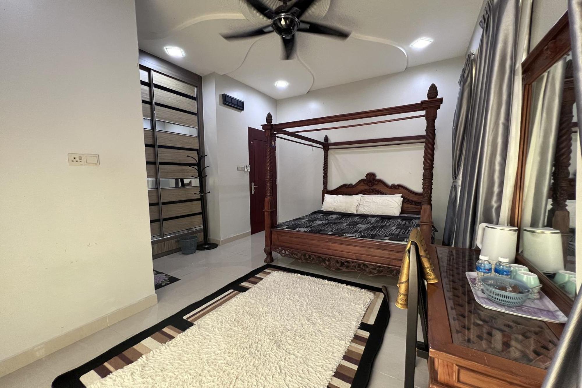 OYO 89873 Nurbayu Chalet Kuantan Bagian luar foto