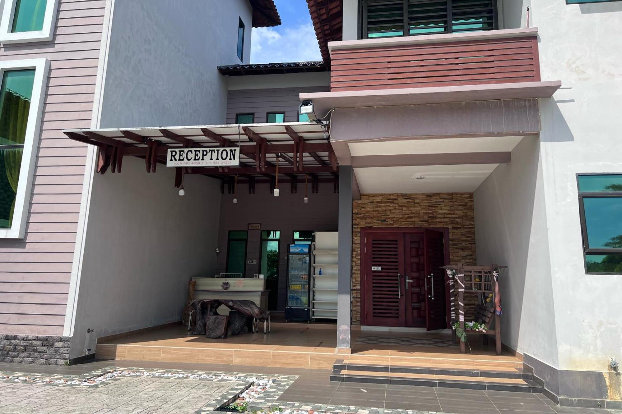 OYO 89873 Nurbayu Chalet Kuantan Bagian luar foto