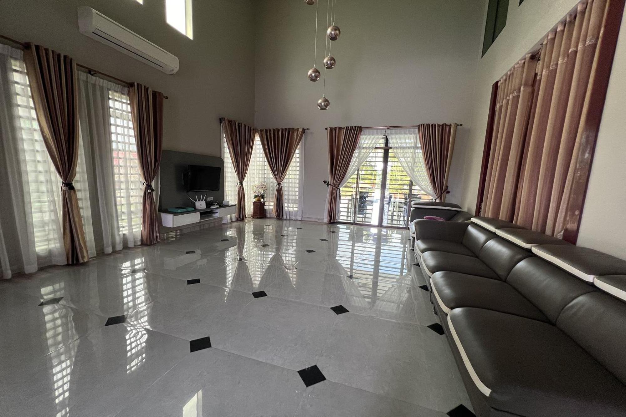 OYO 89873 Nurbayu Chalet Kuantan Bagian luar foto