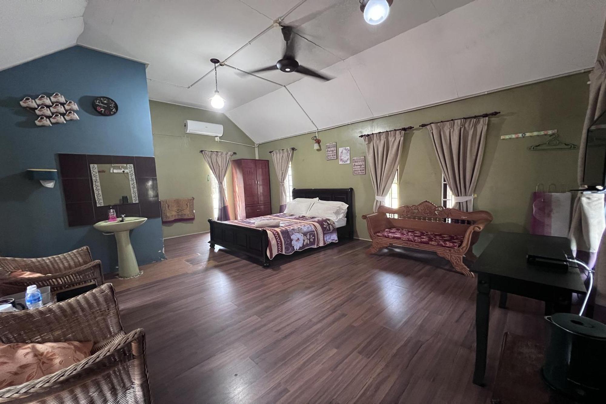 OYO 89873 Nurbayu Chalet Kuantan Bagian luar foto
