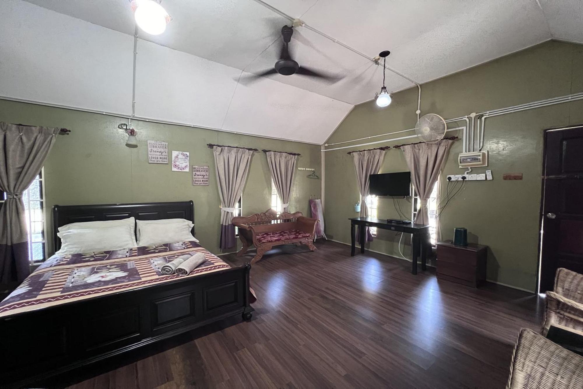 OYO 89873 Nurbayu Chalet Kuantan Bagian luar foto