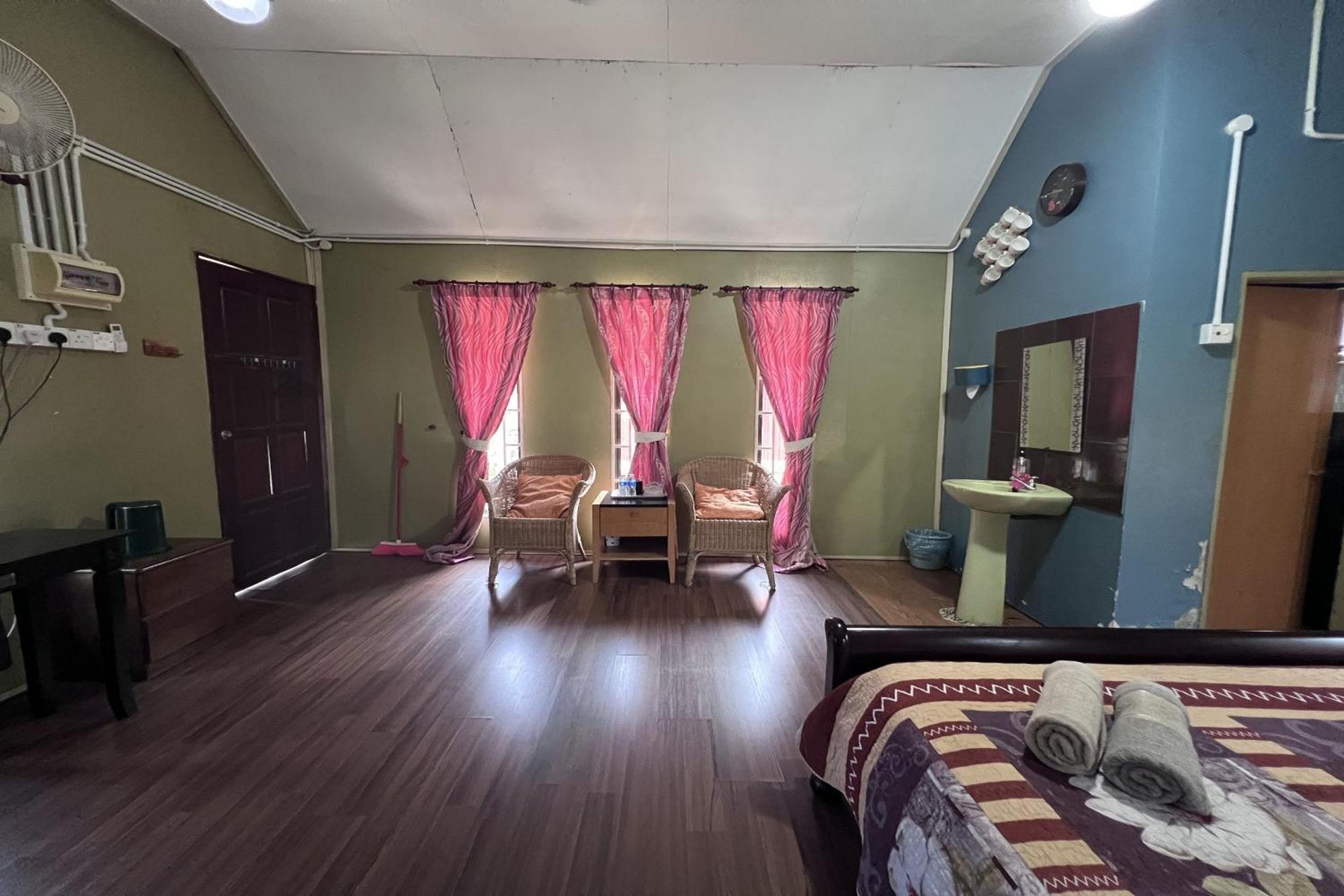 OYO 89873 Nurbayu Chalet Kuantan Bagian luar foto