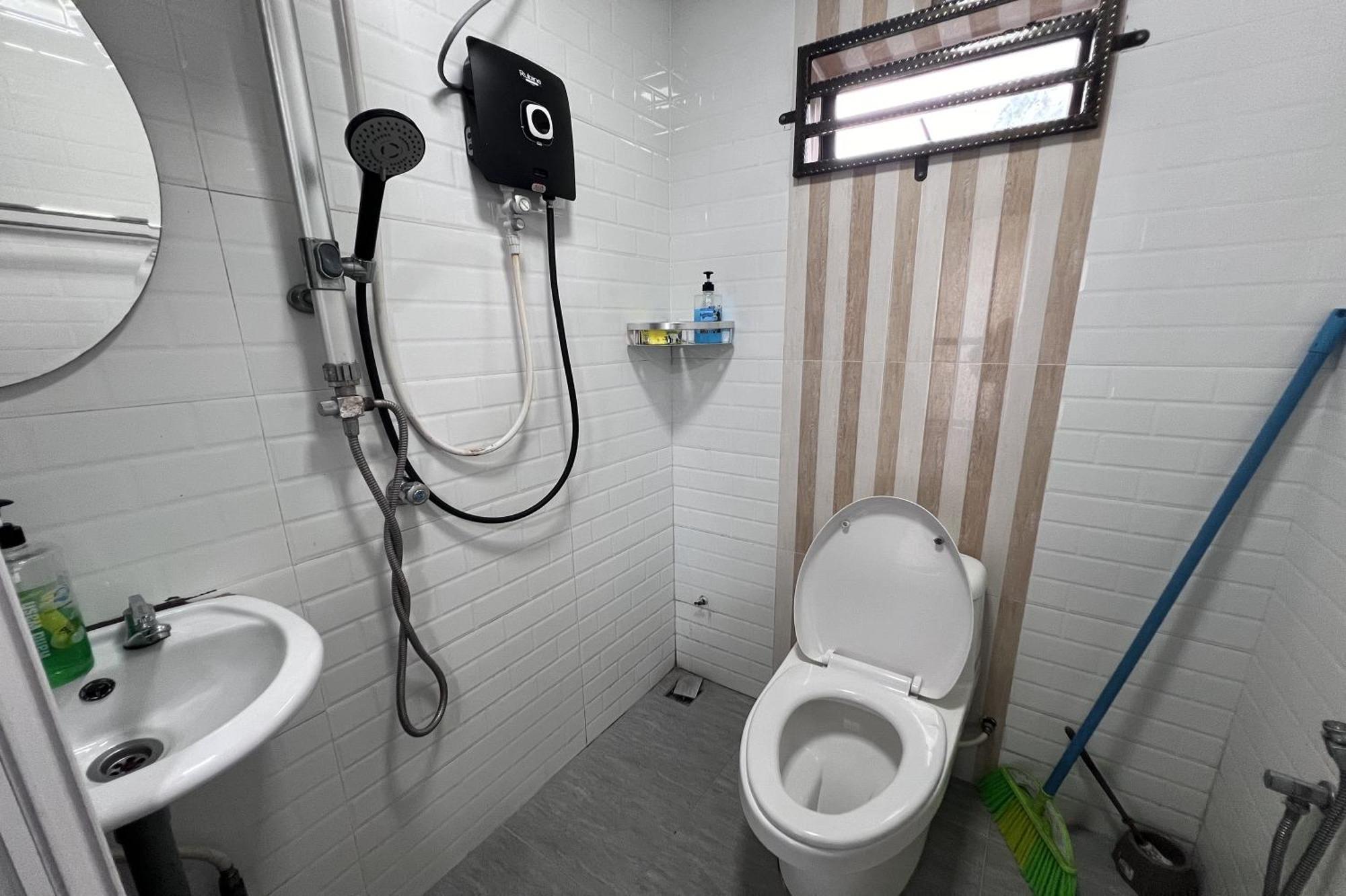 OYO 89873 Nurbayu Chalet Kuantan Bagian luar foto