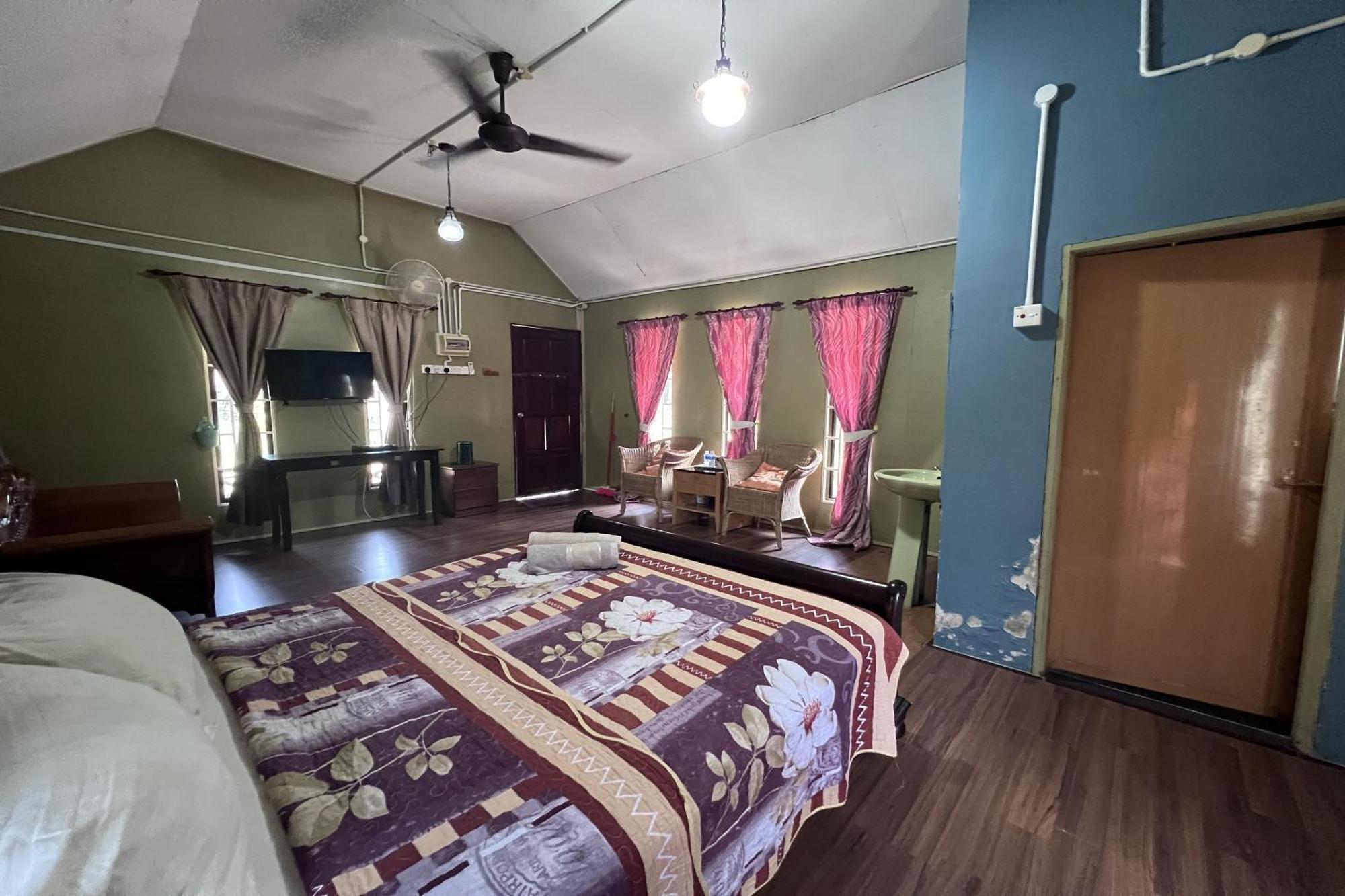 OYO 89873 Nurbayu Chalet Kuantan Bagian luar foto