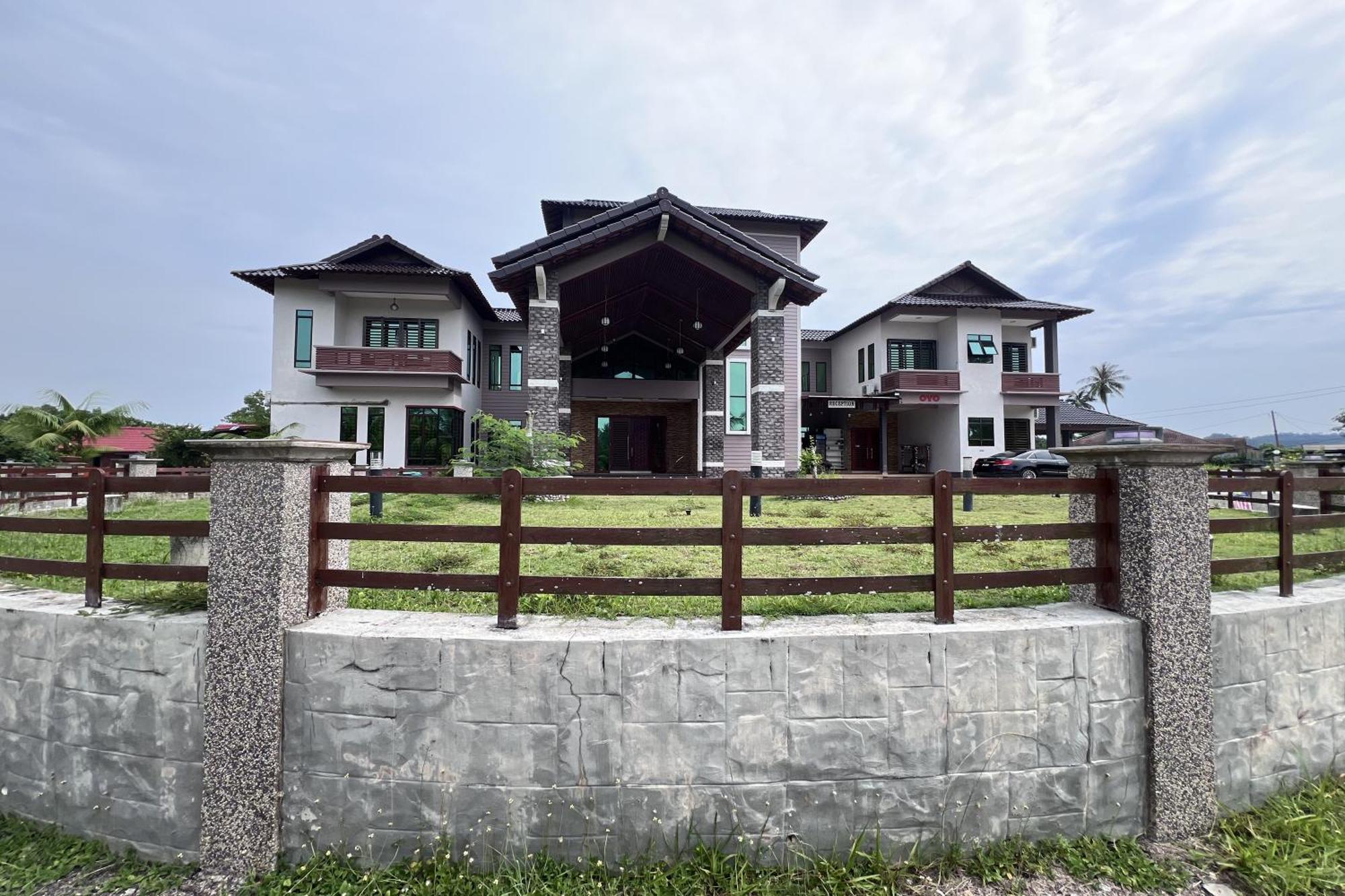 OYO 89873 Nurbayu Chalet Kuantan Bagian luar foto