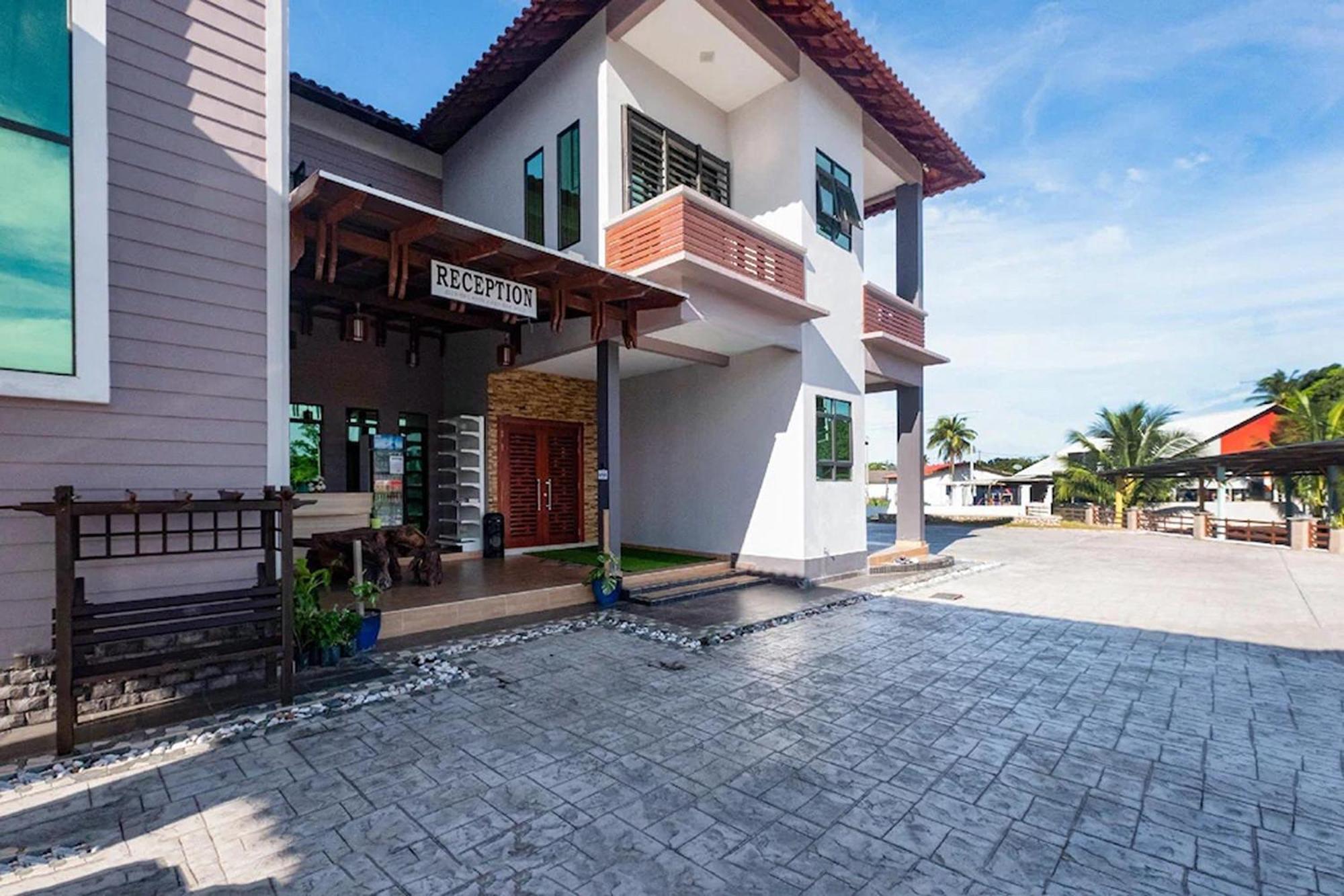 OYO 89873 Nurbayu Chalet Kuantan Bagian luar foto