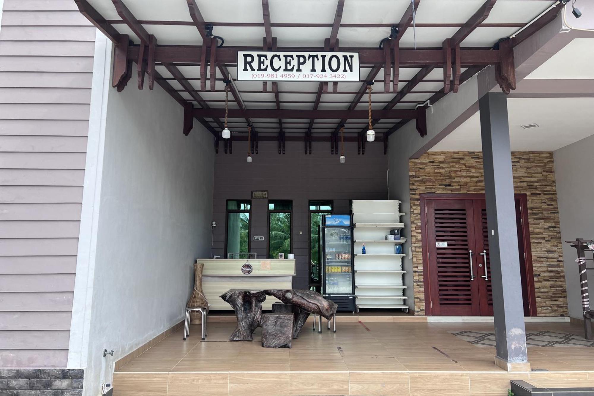 OYO 89873 Nurbayu Chalet Kuantan Bagian luar foto